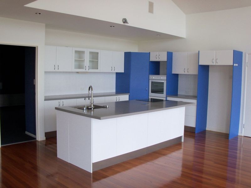 6 Hillside Crescent, Edens Landing QLD 4207