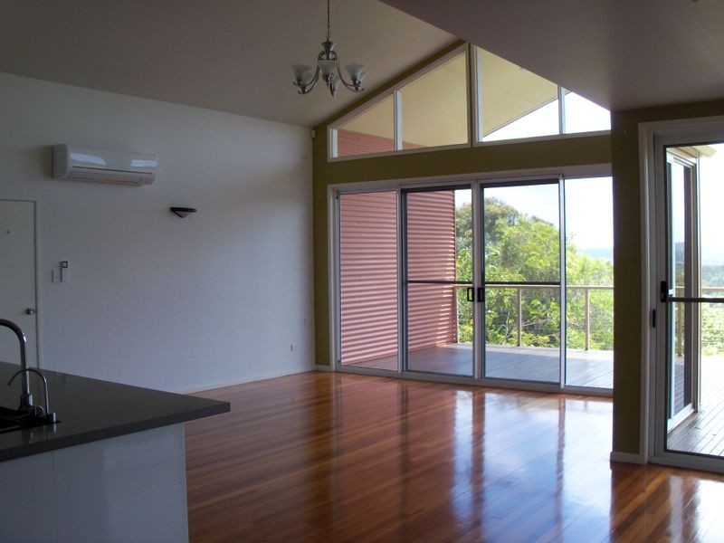 6 Hillside Crescent, Edens Landing QLD 4207