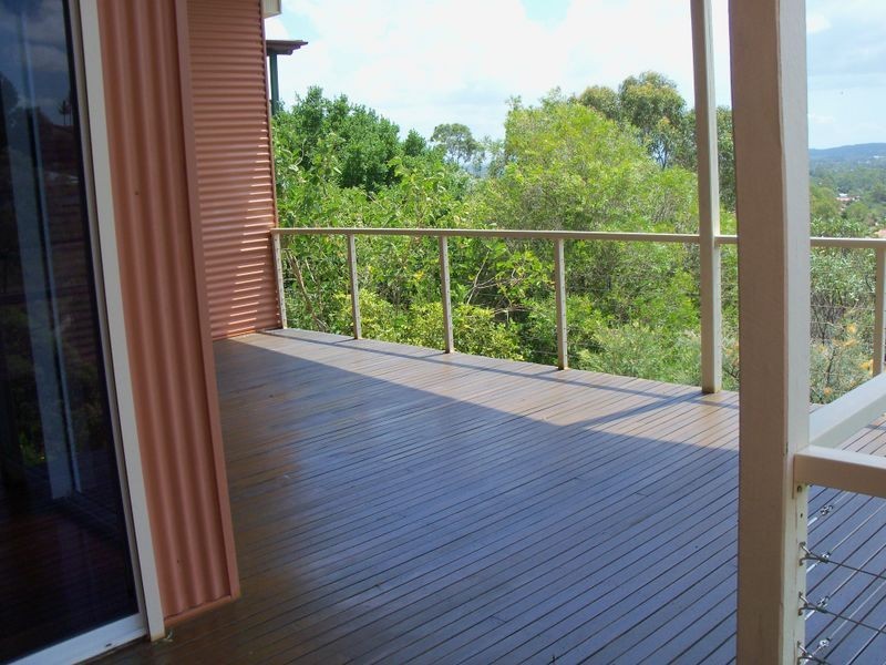 6 Hillside Crescent, Edens Landing QLD 4207