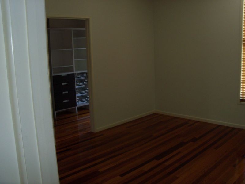 6 Hillside Crescent, Edens Landing QLD 4207