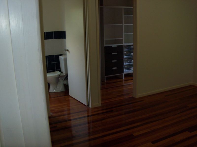 6 Hillside Crescent, Edens Landing QLD 4207