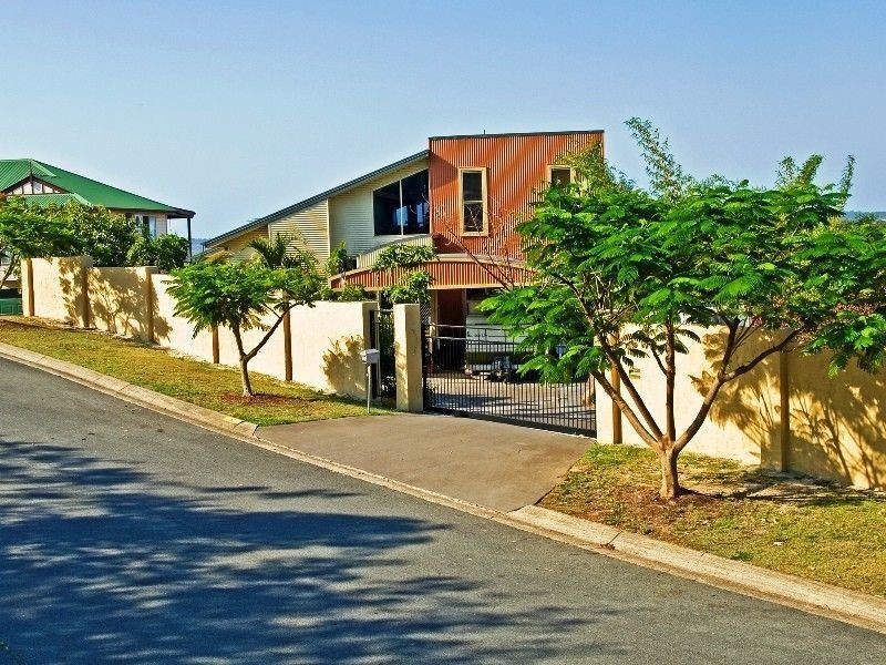 6 Hillside Crescent, Edens Landing QLD 4207