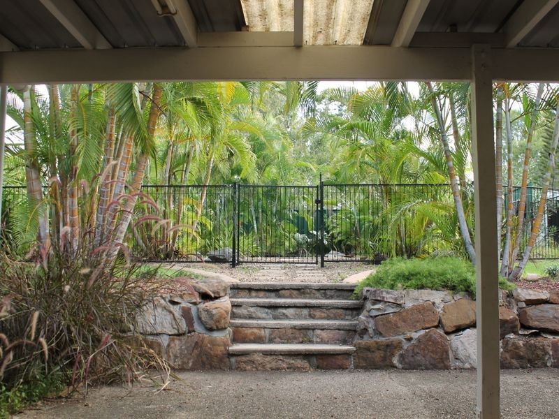 6 Castile Cresent, Edens Landing QLD 4207