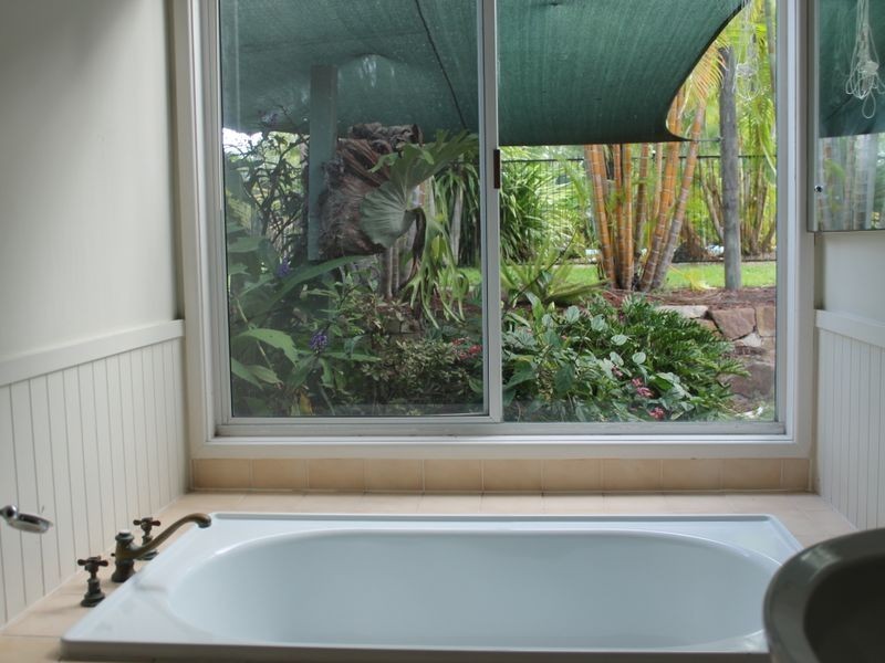 6 Castile Cresent, Edens Landing QLD 4207