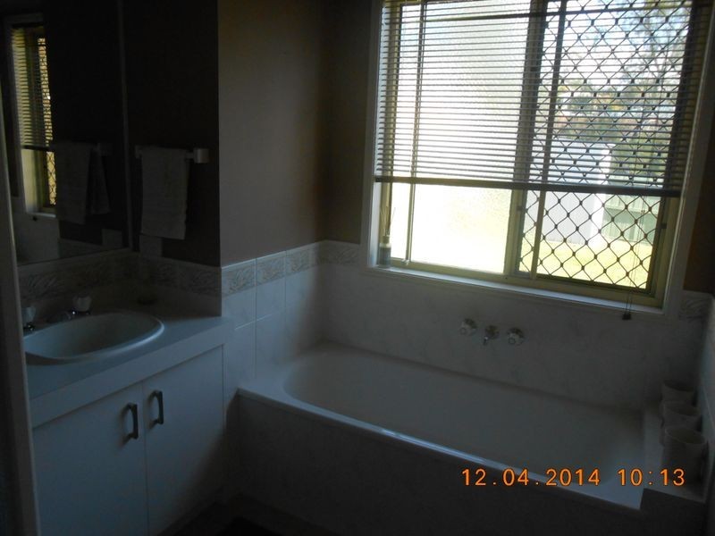 24 Duesbury Cresent, Edens Landing QLD 4207