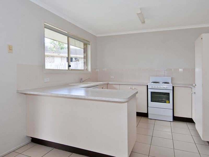 5 Leigh Place, Edens Landing QLD 4207
