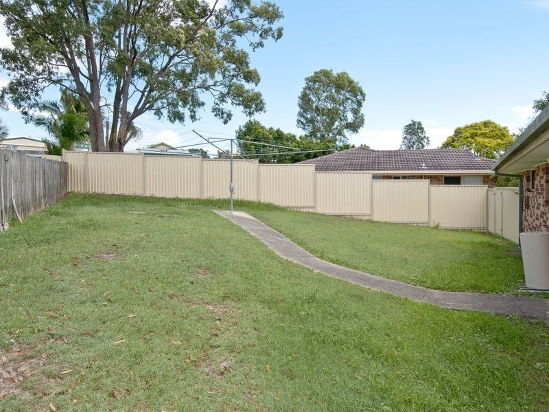 5 Leigh Place, Edens Landing QLD 4207