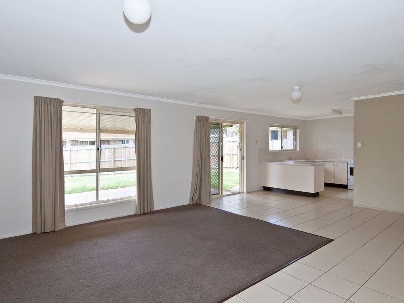 5 Leigh Place, Edens Landing QLD 4207