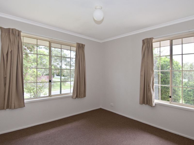 5 Leigh Place, Edens Landing QLD 4207