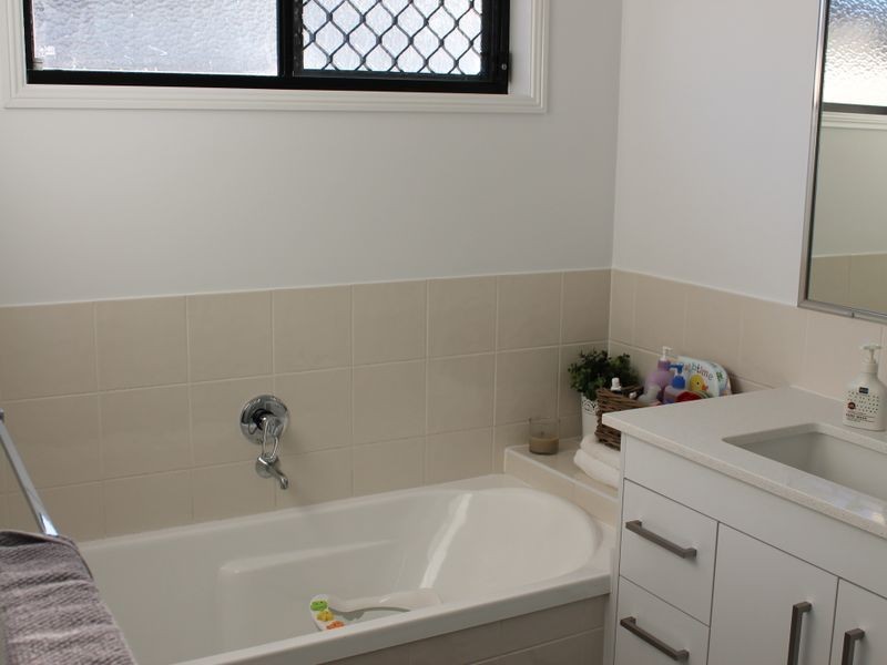 3 Mountain View Cresent, Mount Warren Park QLD 4207