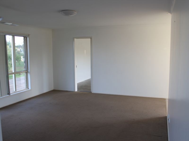 9 Houdini Tce, Edens Landing QLD 4207