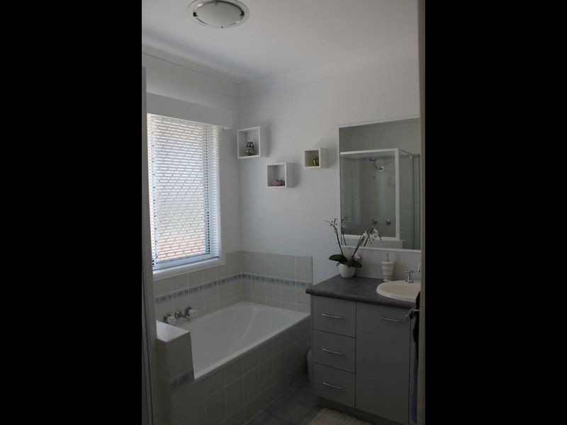 64 Loane Drive, Edens Landing QLD 4207