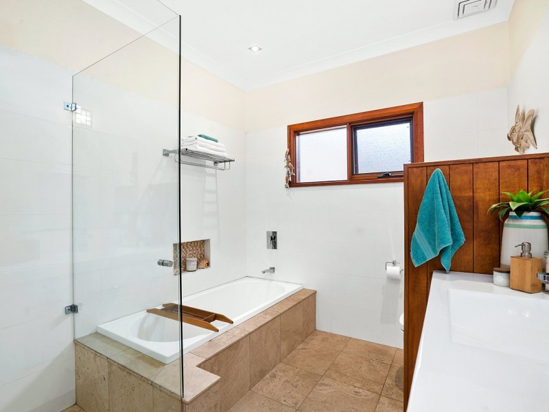 62 Lagoon Street, Narrabeen NSW 2101