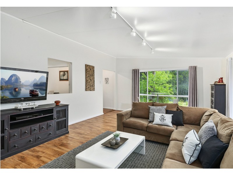 2 Lakeview Parade, Warriewood NSW 2102