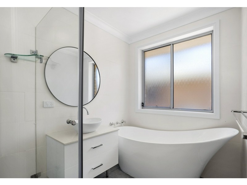 4 Waterside Grove, Warriewood NSW 2102