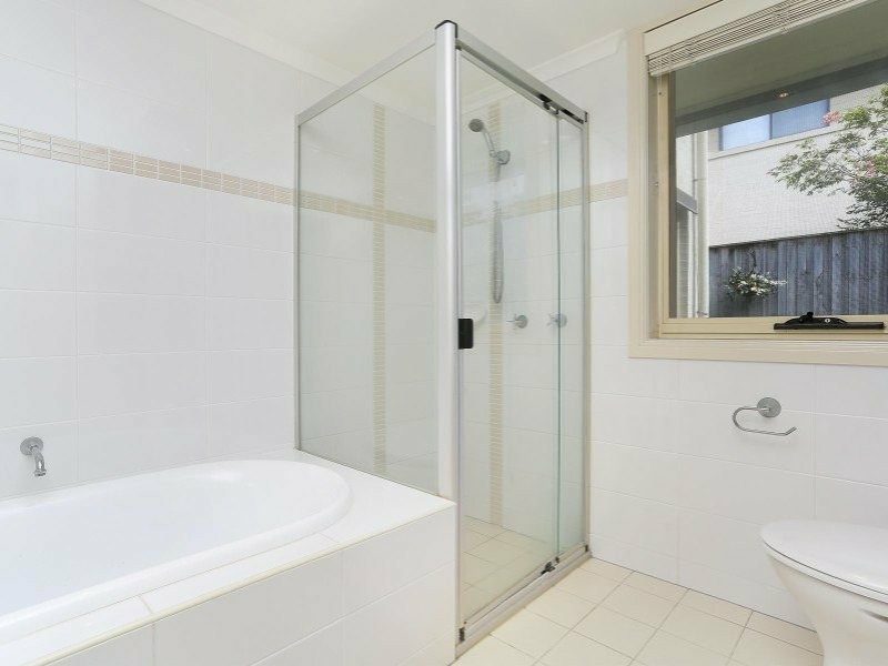 1/2 Fantail Avenue, Warriewood NSW 2102