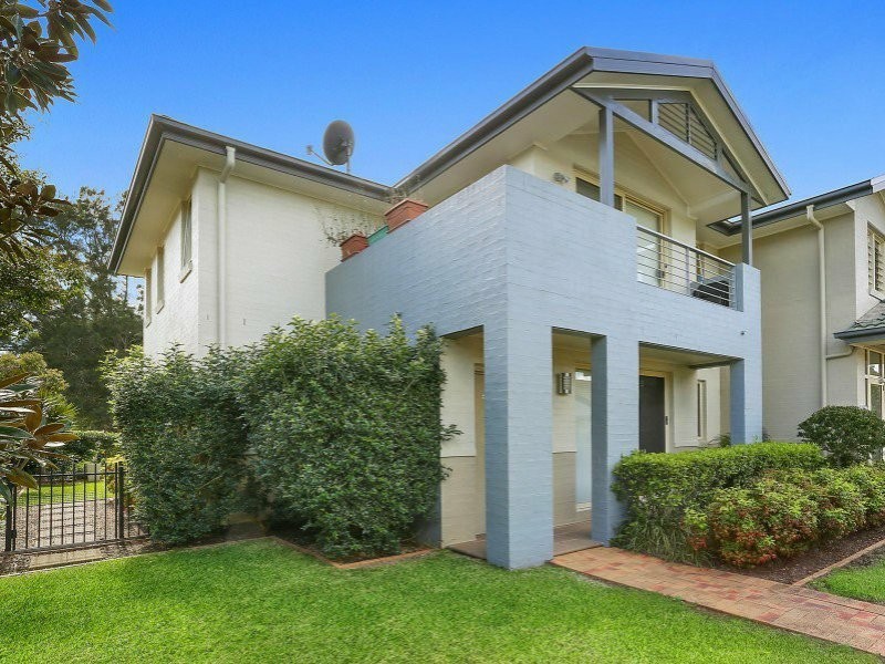 1/2 Fantail Avenue, Warriewood NSW 2102