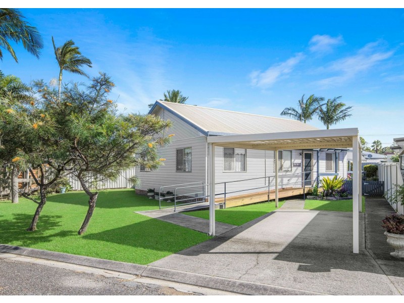 11 Walker Street, Crescent Head NSW 2440