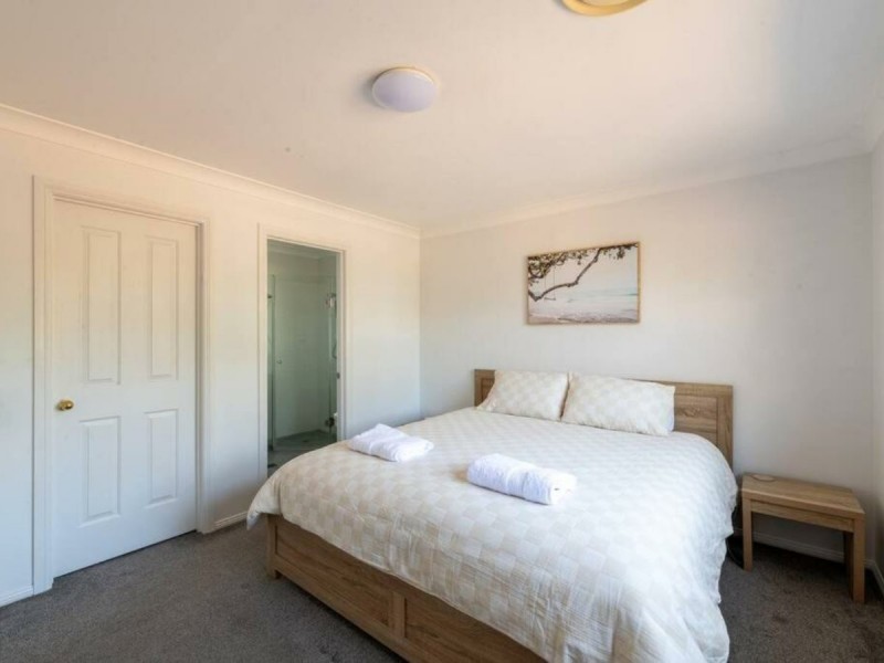 4 Waterside Grove, Warriewood NSW 2102