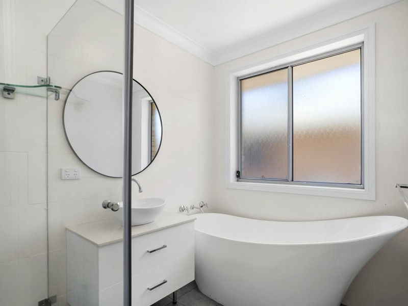 4 Waterside Grove, Warriewood NSW 2102