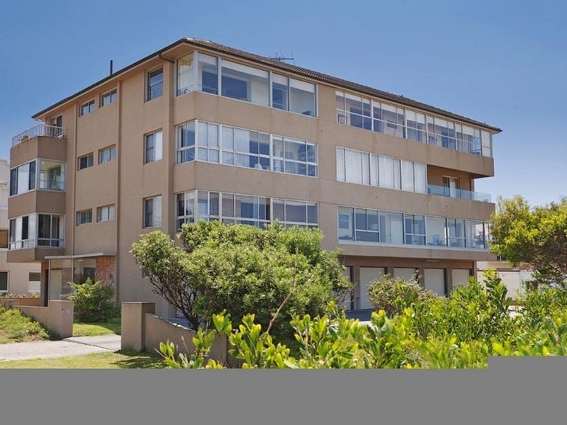 2/1 Albemarle Street, Narrabeen NSW 2101