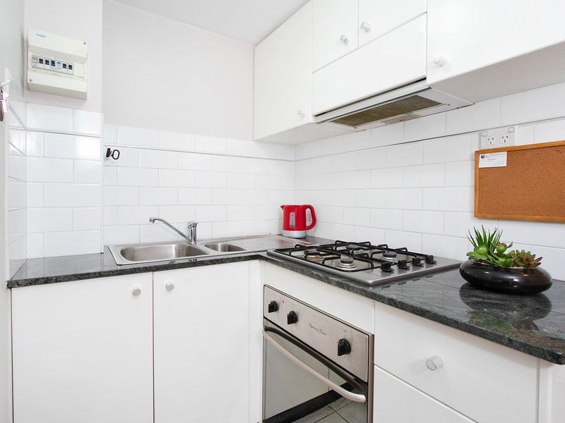 2/13 Lagoon Street, Narrabeen NSW 2101