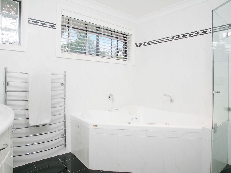 10 Koorangi Avenue, Elanora Heights NSW 2101