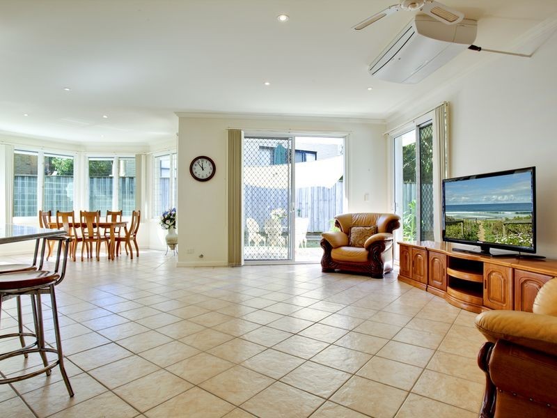 30 Streamdale Grove, Warriewood NSW 2102