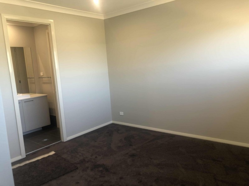 33 Neville Street, Oran Park NSW 2570
