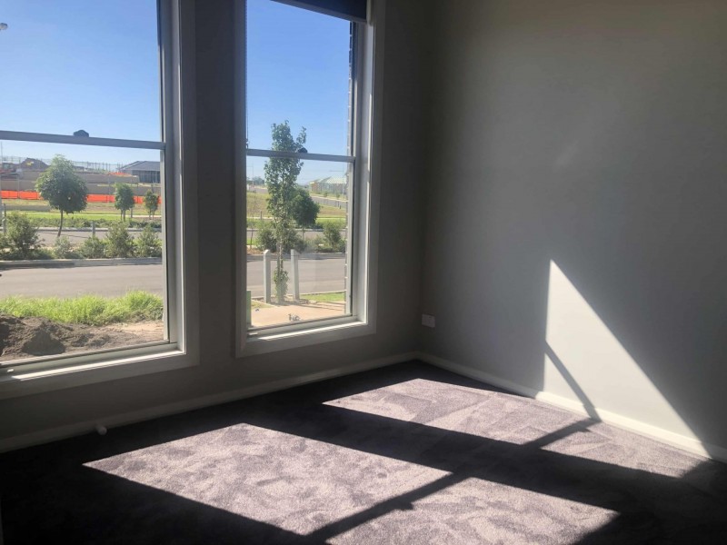 33 Neville Street, Oran Park NSW 2570