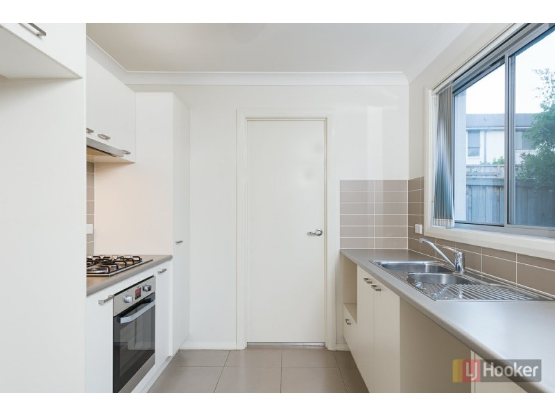32 Sovereign Circuit, Glenfield NSW 2167