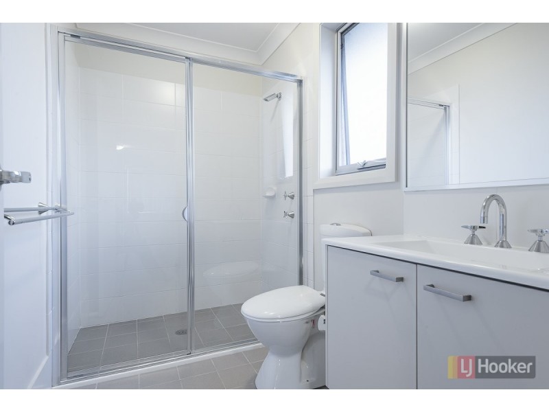32 Sovereign Circuit, Glenfield NSW 2167