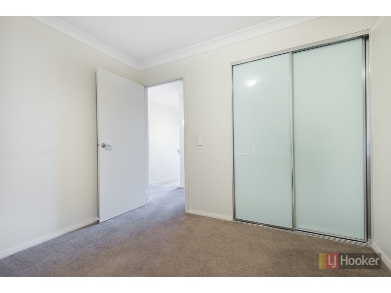 32 Sovereign Circuit, Glenfield NSW 2167