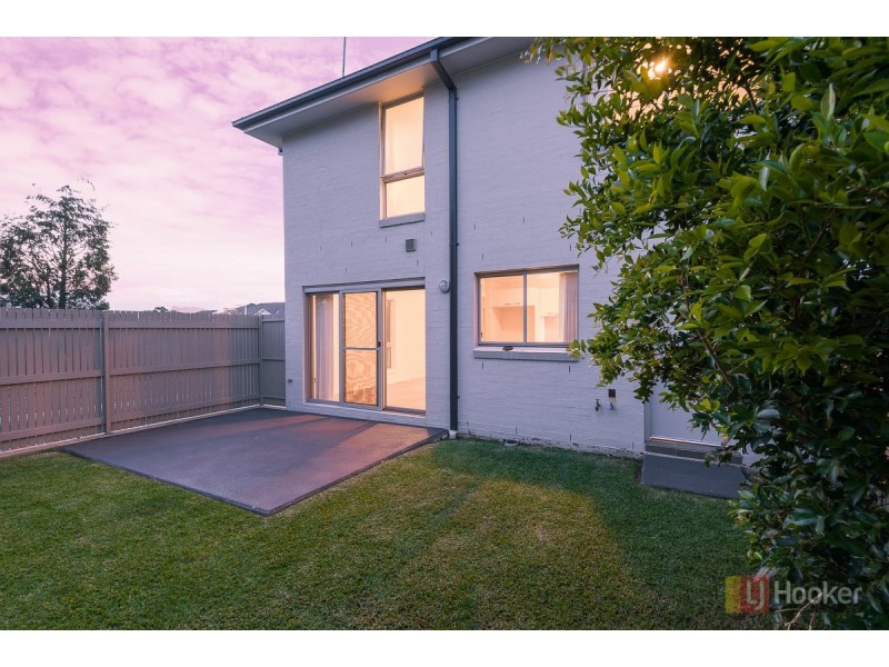 32 Sovereign Circuit, Glenfield NSW 2167