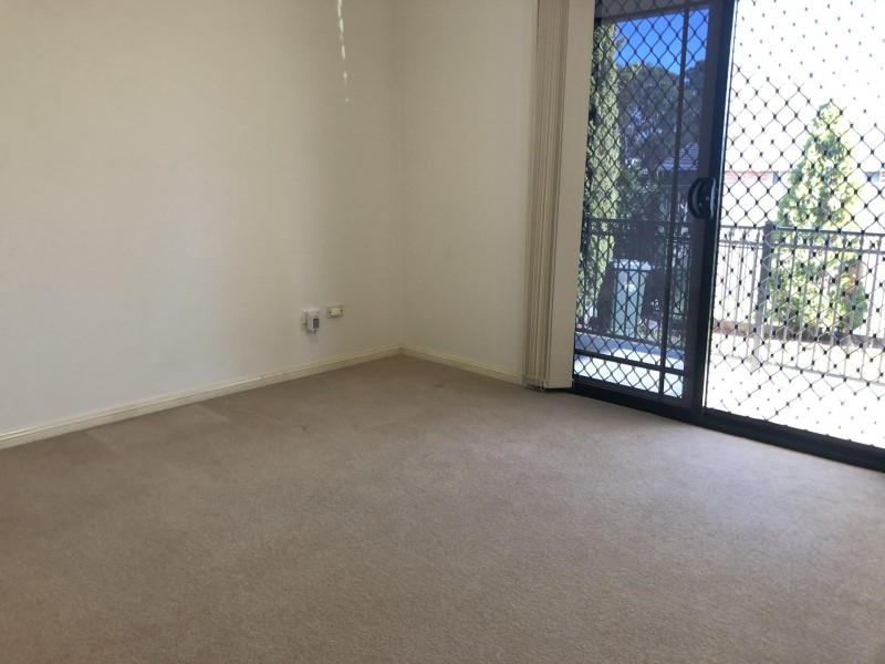 1/250 Harrow Road, Glenfield NSW 2167