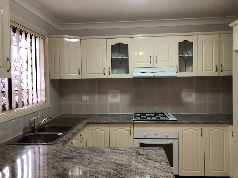 1/250 Harrow Road, Glenfield NSW 2167