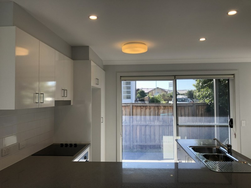 8/73 Sovereign Circuit, Glenfield NSW 2167