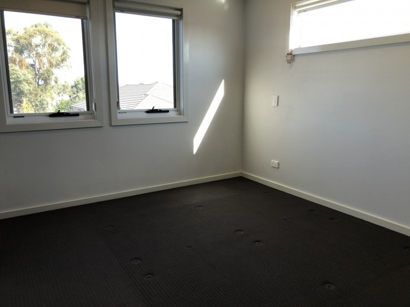 8/73 Sovereign Circuit, Glenfield NSW 2167