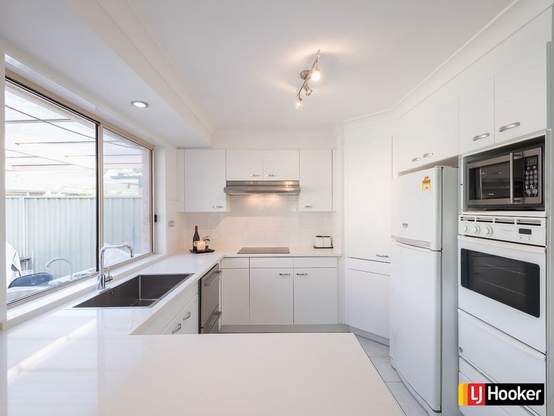 39 Lyndhurst Court, Wattle Grove NSW 2173