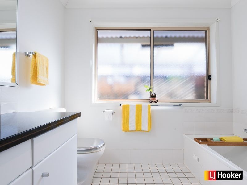 39 Lyndhurst Court, Wattle Grove NSW 2173