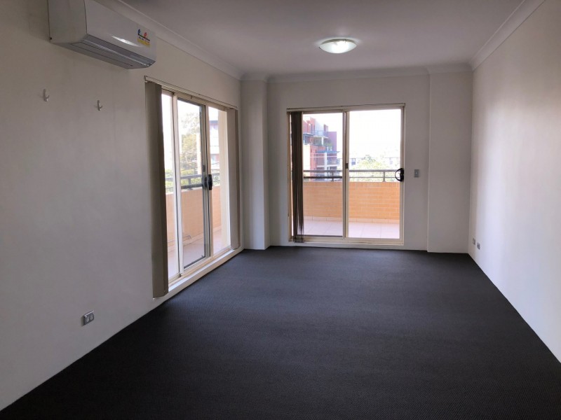 18/8-10 Browne Parade, Warwick Farm NSW 2170