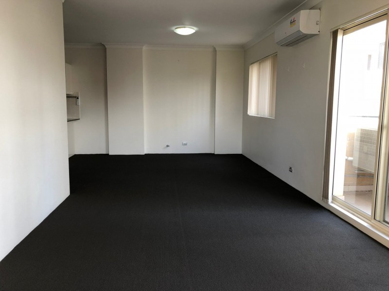 18/8-10 Browne Parade, Warwick Farm NSW 2170