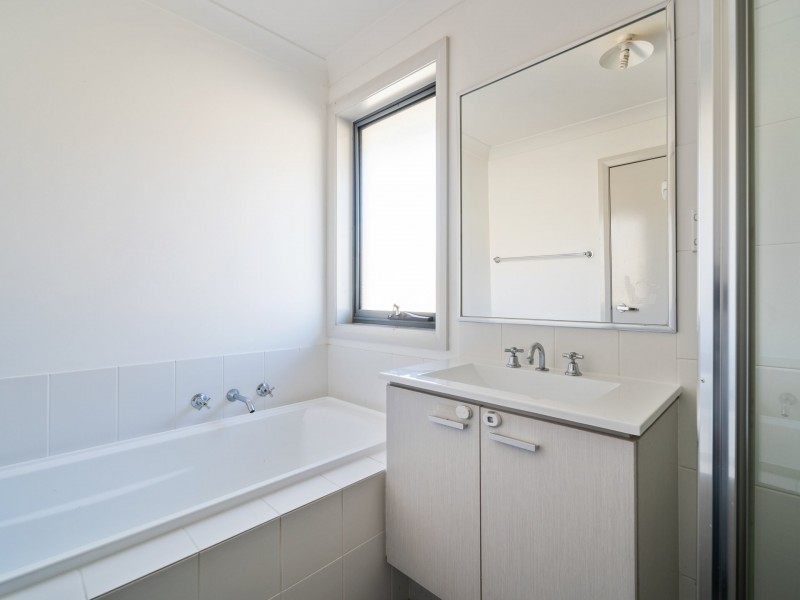 16 Glatton Road, Glenfield NSW 2167