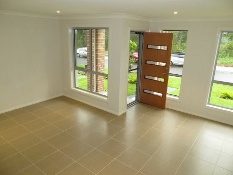 7 Three Bees Drive, Glenfield NSW 2167