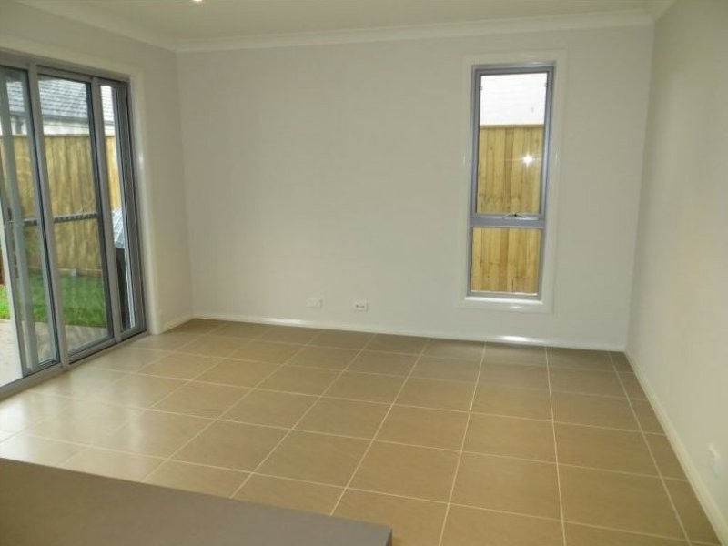7 Three Bees Drive, Glenfield NSW 2167