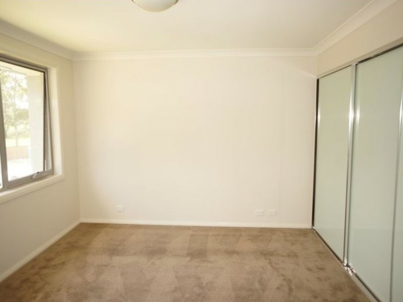 7 Three Bees Drive, Glenfield NSW 2167