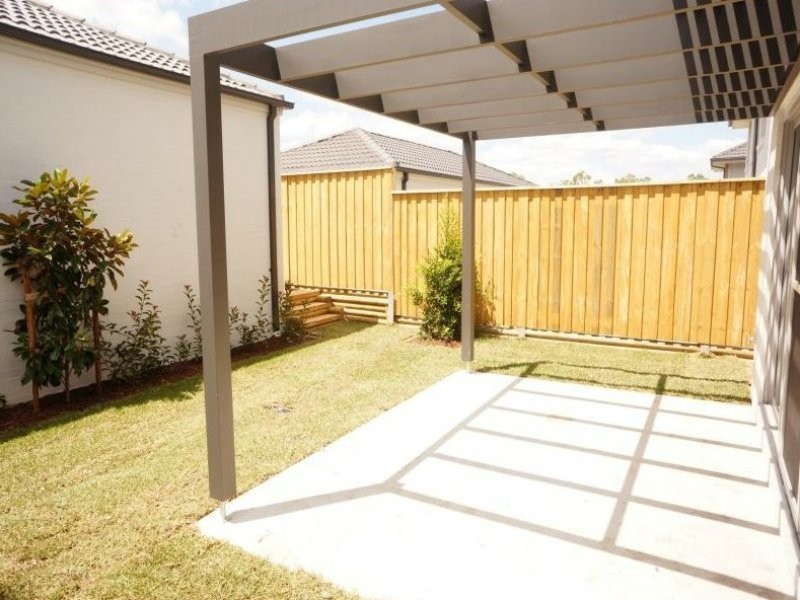 7 Three Bees Drive, Glenfield NSW 2167