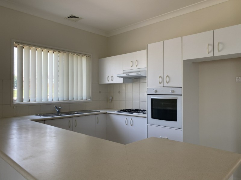 16 McCubbin Place, Casula NSW 2170