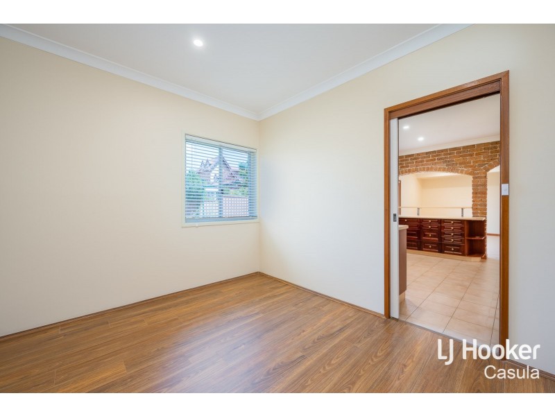 6 Toona Place, Bossley Park NSW 2176