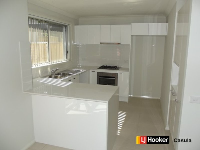 37 Three Bees Drive, Glenfield NSW 2167